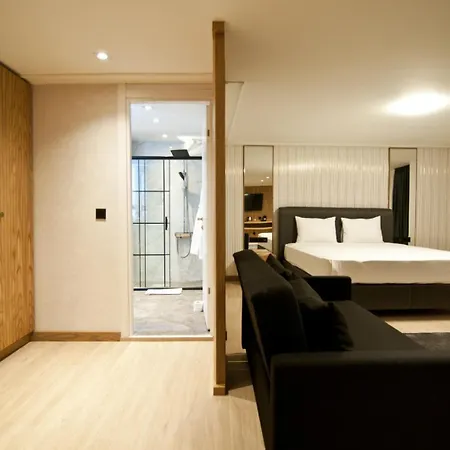 Xloft فندق