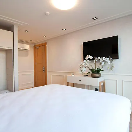 Xloft Hotell 3*