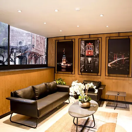 Hotell Xloft 3*